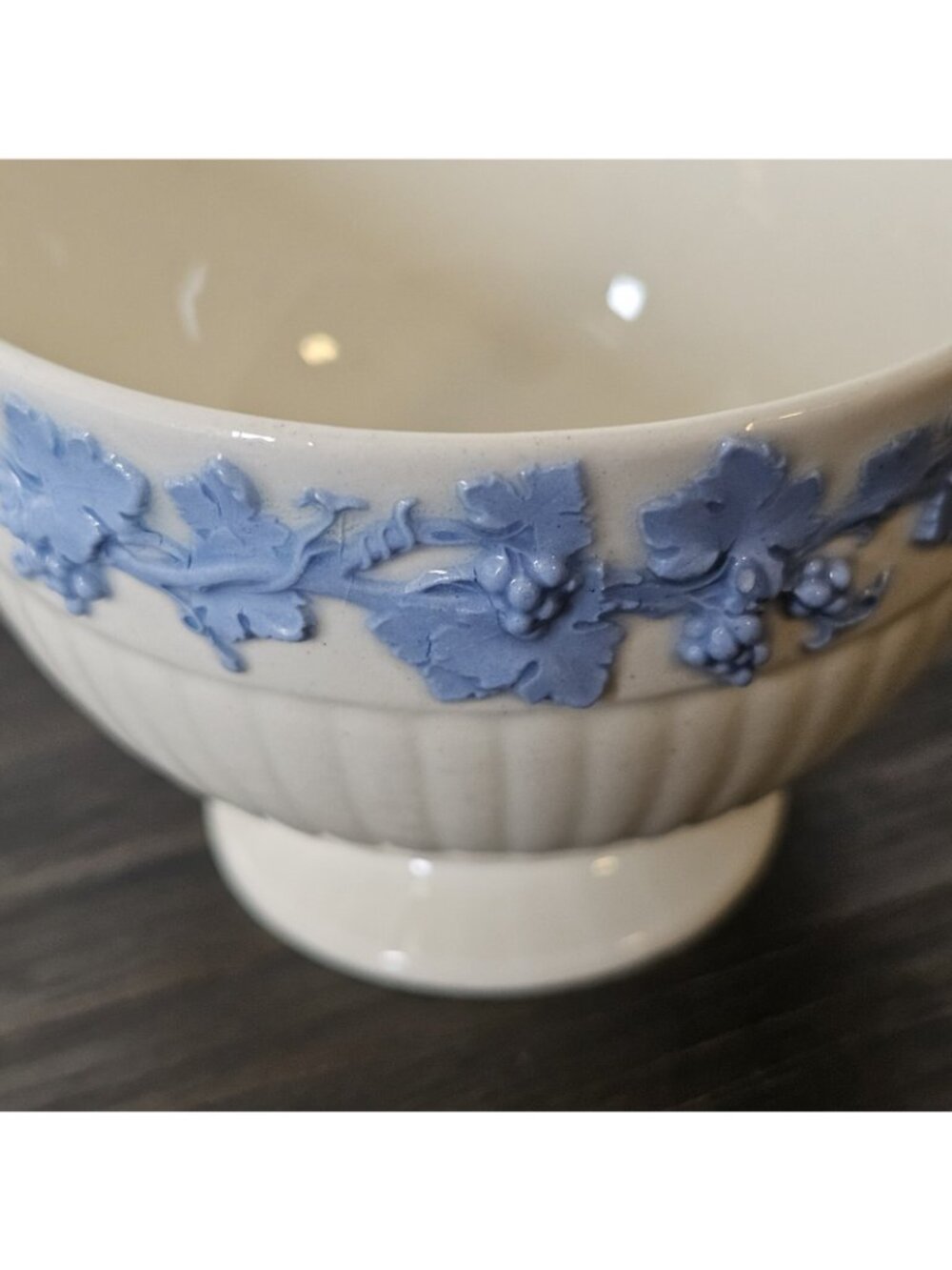 Wedgwood Edme Queensware Blue Raised Grapes Teacup 2.5" vintage grapevine garlan - Picture 11 of 12